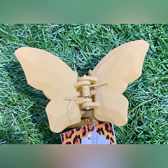 BRAND NEW WITH TAGS Eco-Chic Matte Butterfly Claw Clips - Picture 5 of 6